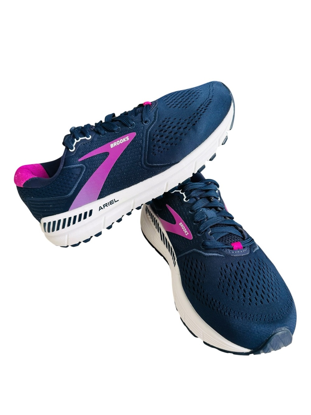 Brooks Ariel GTS20 Women's Navy and Pink Running Sneakers Size 9.5
